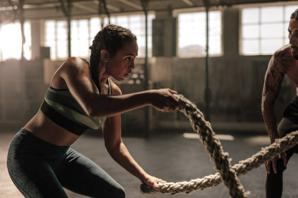 Athlète réalisant une séance de HIIT dans le cadre d'une recomposition corporelle.